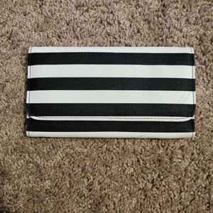 Kut from the kloth Black and white wallet 4½ X 7½